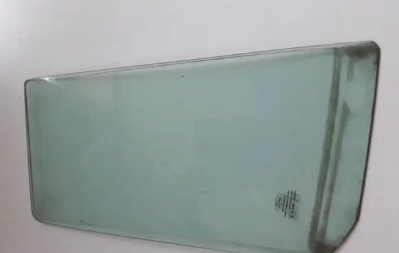 Rear vent window glass
