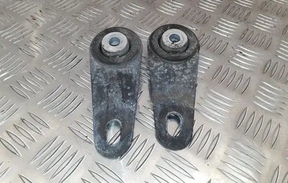 Peugeot 407 Radiator mount bracket