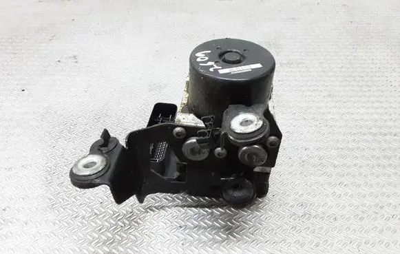 Volvo S80 ABS Pump 30681619