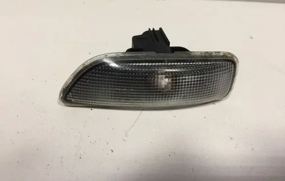 Volvo XC90 Front fender indicator light 8658945