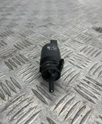 BMW 3 E90 E91 Windscreen/windshield washer pump 23537610 7199561