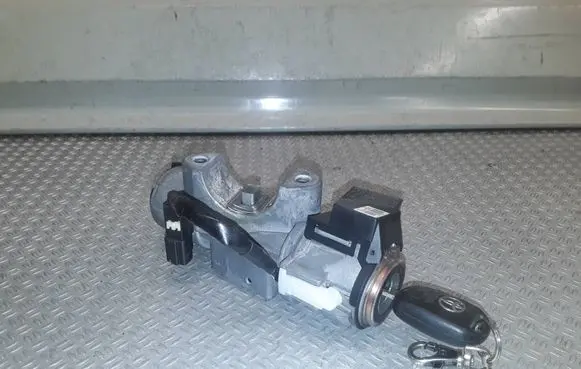 Toyota Avensis T250 Ignition lock N0501517 8978305010