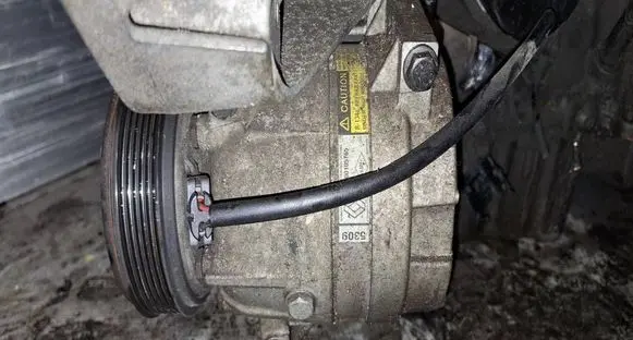 Renault Scenic I Air conditioning (A/C) compressor (pump) 7700105765