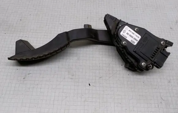 Renault Laguna II Accelerator throttle pedal 8200002904 6PV00811900
