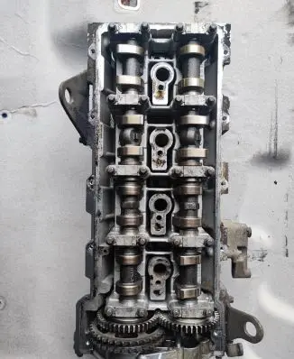 Mercedes-Benz Vito Viano W639 Engine head R6110160504 6110160504