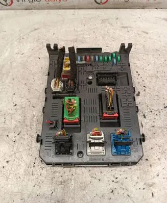 Citroen C5 Fuse module 281164872