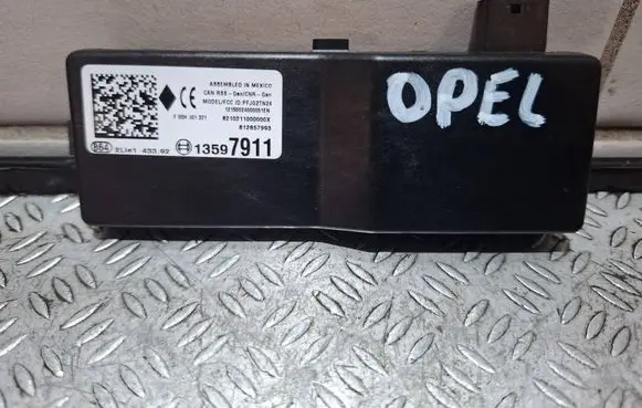 Opel Insignia A Keyless (KESSY) go control unit/module 13597911