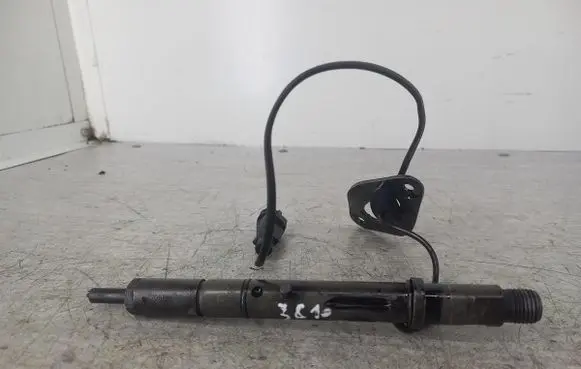Audi A6 S6 C5 4B Fuel injector