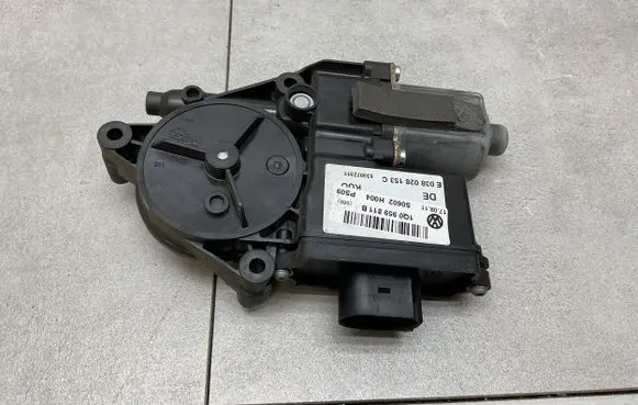 Volkswagen Eos Rear door window regulator motor 1Q0959811B