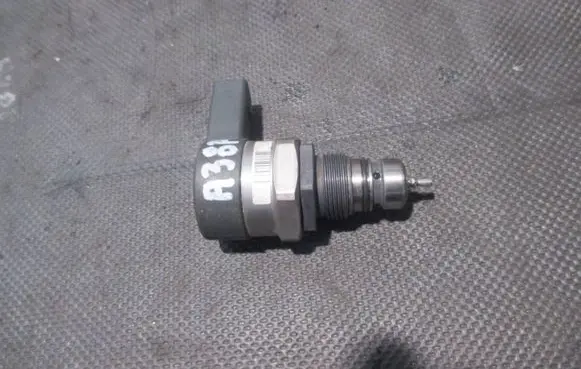 Audi A3 S3 8P Fuel pressure regulator 0281002859 057130764H