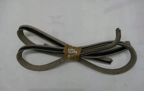 Mercedes-Benz E W124 Front door rubber seal 