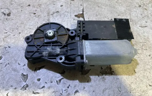 Dodge Challenger Sunroof motor/actuator 30022758B 0000003138 B16356085819