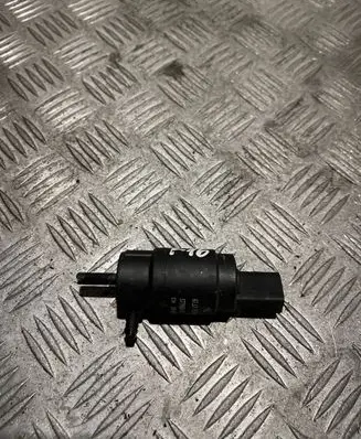 BMW X6 F16 Windscreen/windshield washer pump 7311440