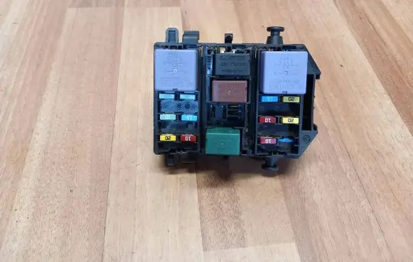 Renault Espace IV Fuse module 8200003634 PDBX81 07X01