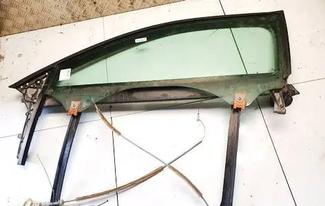 Audi A3 S3 8P Front door window/glass frame 200100022