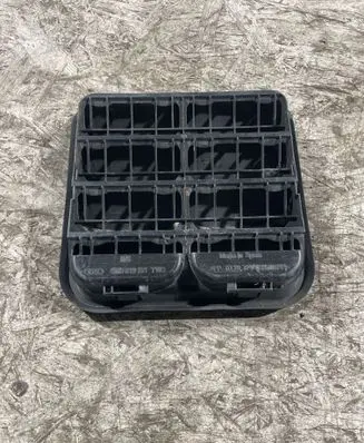 Audi Q7 4M Quarter panel pressure vent 4M0819181