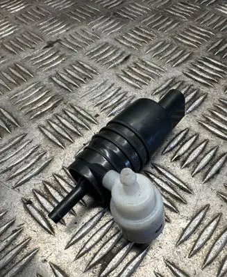 BMW X5M F85 Windscreen/windshield washer pump 7388349 P160922 M160827
