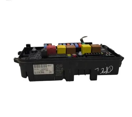 Opel Vectra C Fuse module 13170899