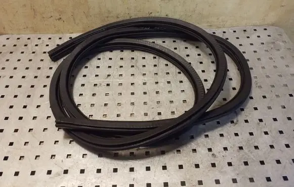 Volkswagen Caddy Front door rubber seal 2K0837911F