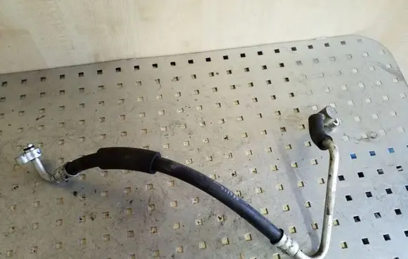 Mitsubishi L200 Air conditioning (A/C) pipe/hose
