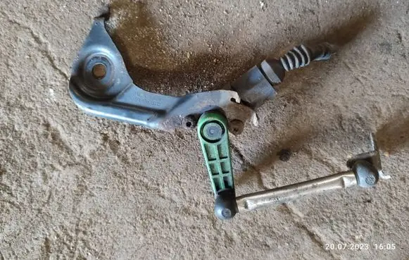 Rear air suspension level height sensor