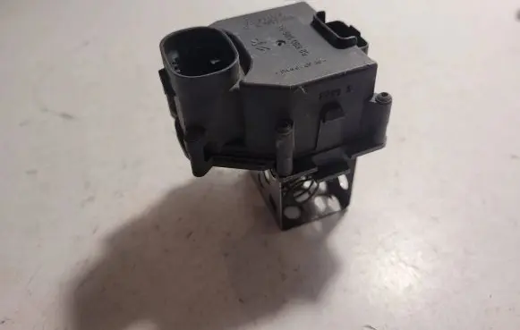 Coolant fan relay