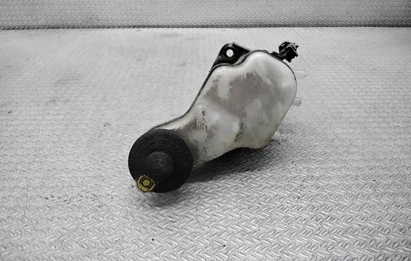 Brake fluid reservoir