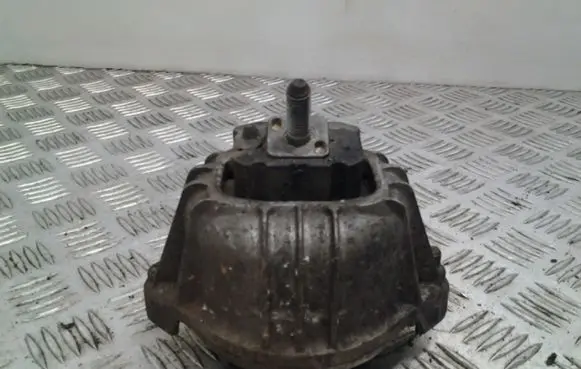 BMW 1 E81 E87 Engine mount bracket