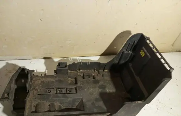 Opel Vectra C Battery box tray 24413805
