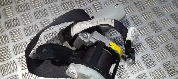 Lexus IS 220D-250-350 Middle seatbelt (rear) C8ST138 E40435028