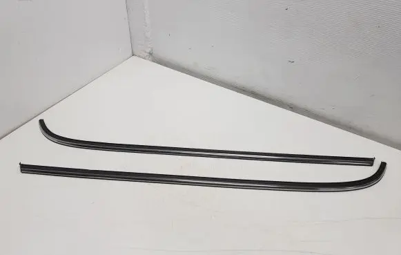 Mini One - Cooper R50 - 53 Front door glass trim molding 