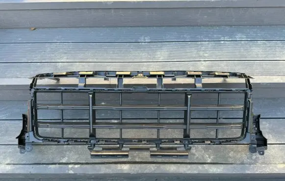 Porsche Cayenne (9Y0 9Y3) Front bumper upper radiator grill 9Y0807683 9Y0807683BD