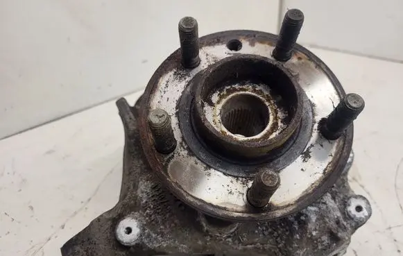 Front wheel hub