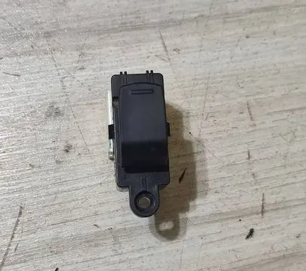 Suzuki Vitara (LY) Electric window control switch 