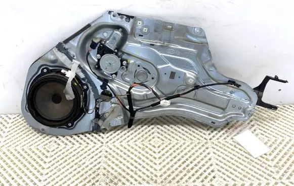 KIA Soul Front door window regulator with motor 