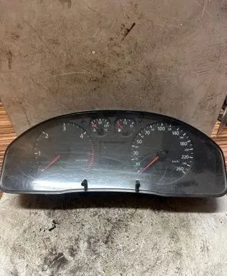 Audi A4 S4 B5 8D Speedometer (instrument cluster) 8D0920900 1100081933001