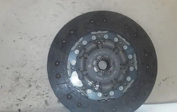 Volkswagen PASSAT B7 Clutch pressure plate 022141031S