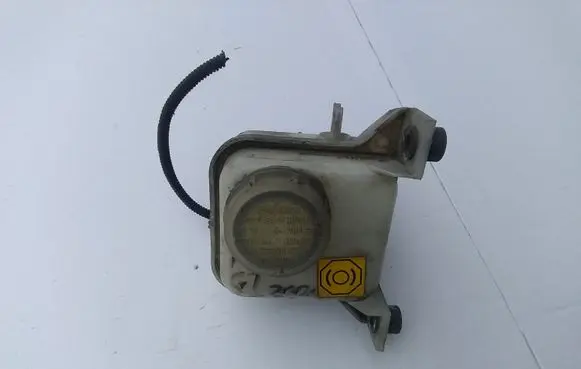 Alfa Romeo GT Brake fluid reservoir 