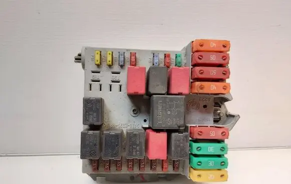 Fiat Bravo Fuse module 51775688