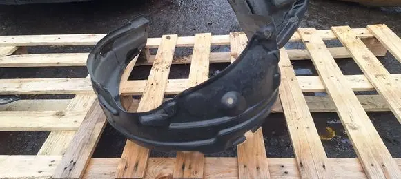 Front wheel arch liner splash guards