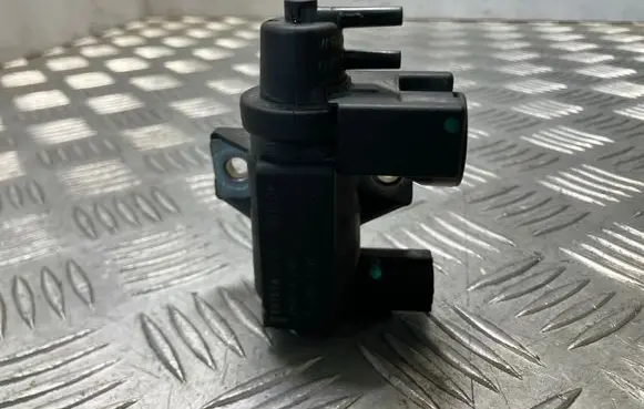 Toyota Avensis T270 Vacuum valve 258190R011 70051308