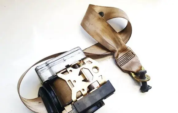 Middle seatbelt (rear)