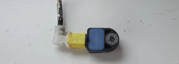Toyota RAV 4 (XA40) Airbag deployment crash/impact sensor