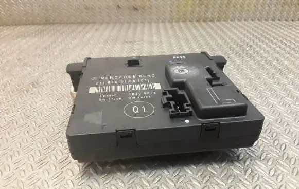 Mercedes-Benz E W211 Door control unit/module 2118703185 A2118703185