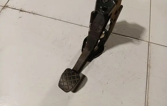 Volkswagen Golf IV Clutch pedal 1J1721059R