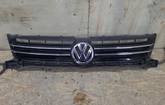 Volkswagen Touran II Front grill 1T0853655