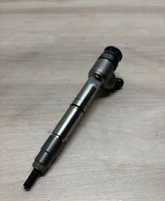 Hyundai Santa Fe Fuel injector 338002r100