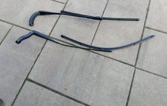 Mercedes-Benz A W169 Front wiper blade arm A1698200240