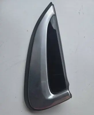 Rear fender molding trim