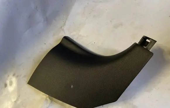 Hyundai i30 Foot area side trim 85824-G4000